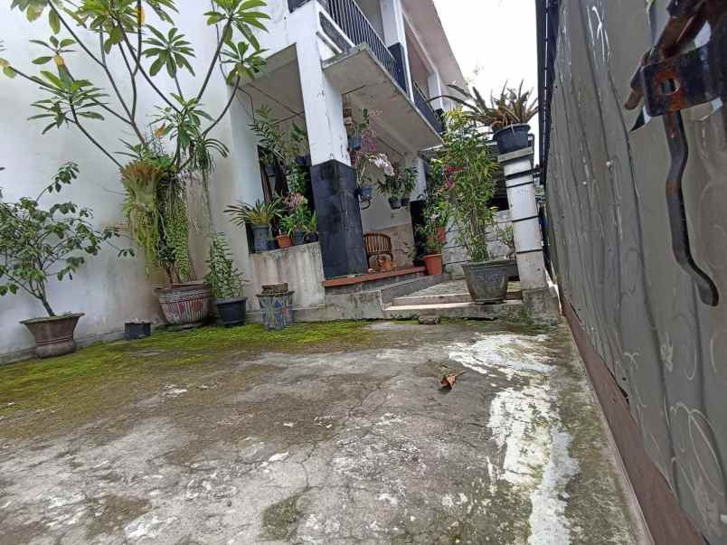 dijual rumah jalan teratai maguwoharjo