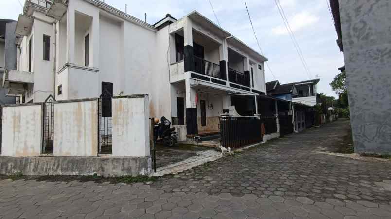 dijual rumah jalan teratai maguwoharjo