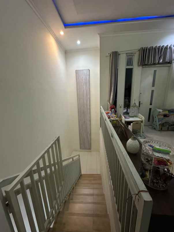 dijual rumah jalan wisma lidah kulon
