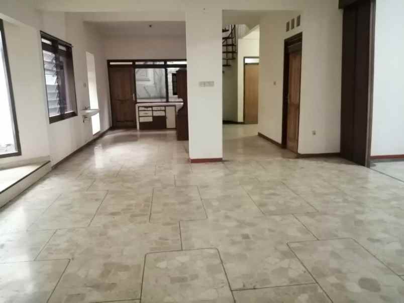 dijual rumah jemursari