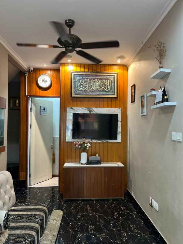 dijual rumah jl alton gading serpong