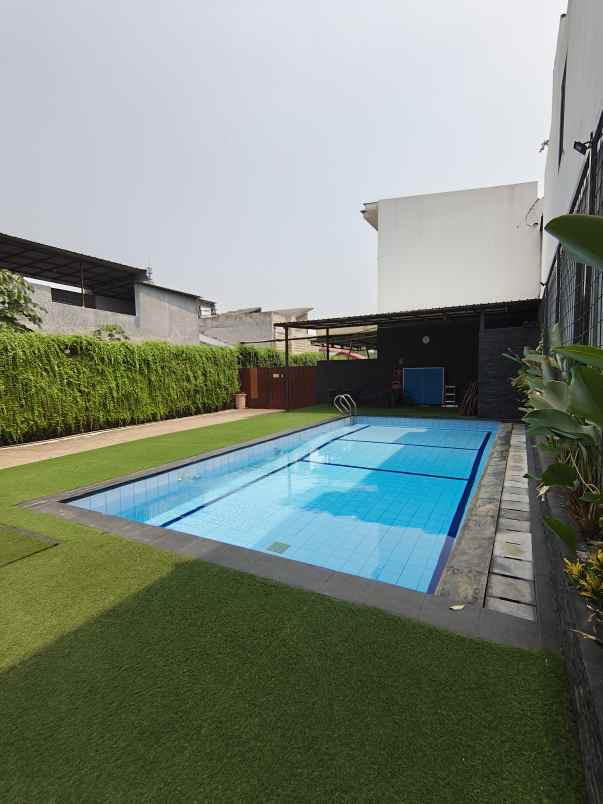 dijual rumah jl cendtawasih bintaro