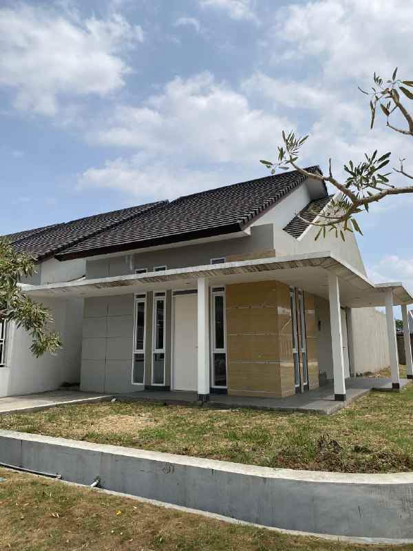 dijual rumah jl ciganitri desa cipagalo