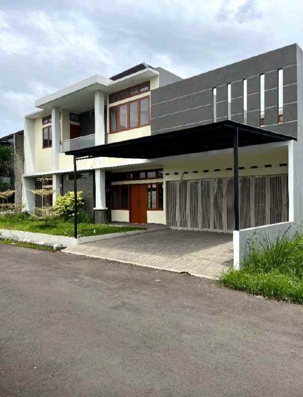 dijual rumah jl ciganitri desa cipagalo