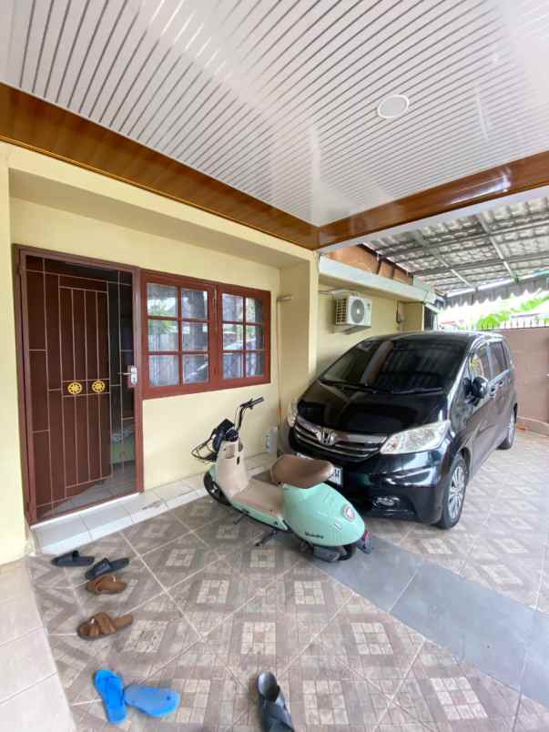 dijual rumah jl dakota perum tni au