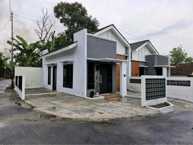 dijual rumah jl godean km 10