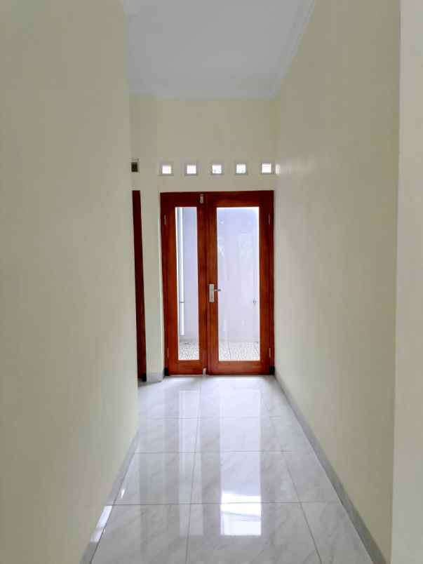 dijual rumah jl godean km 10