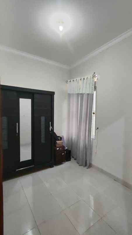 dijual rumah jl h atim emat kalibaru