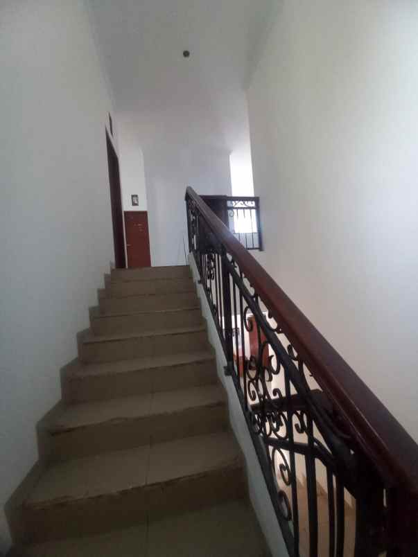 dijual rumah jl hibrida raya pondok