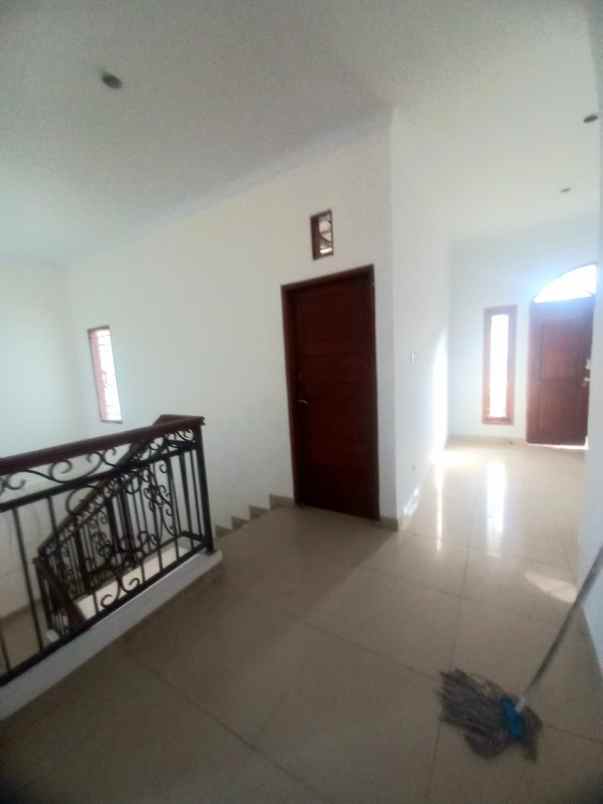 dijual rumah jl hibrida raya pondok