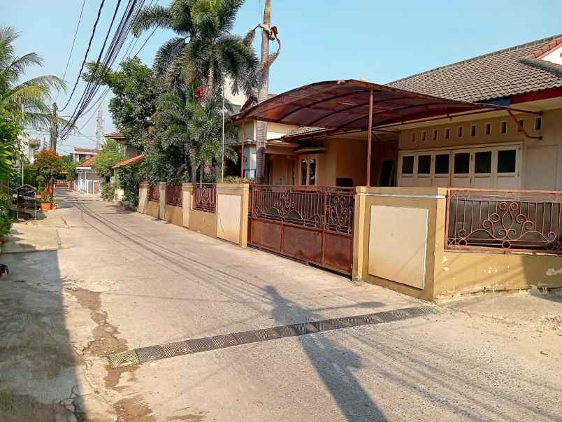 dijual rumah jl inspeksi tarum barat