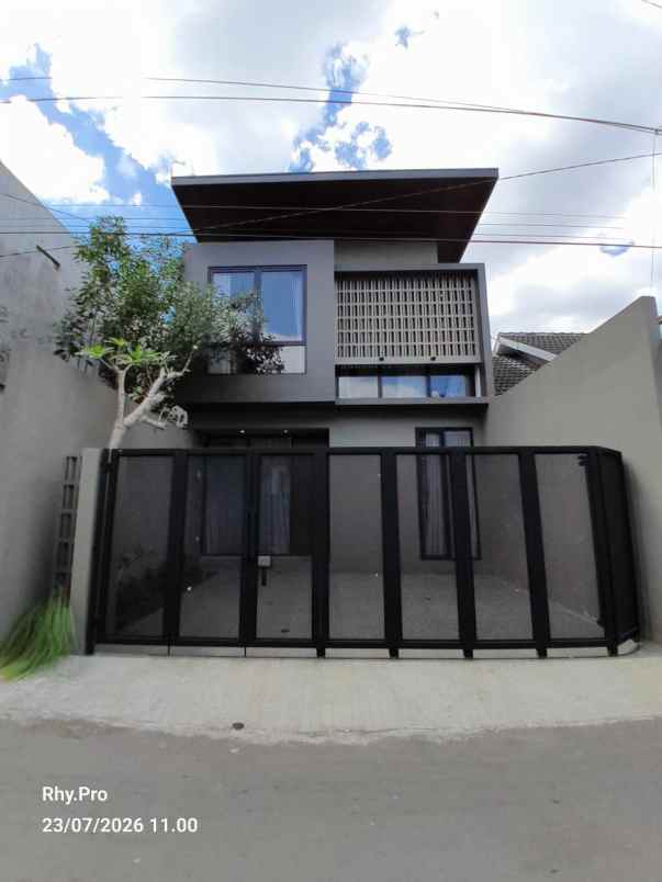 dijual rumah jl kaliurang km 8