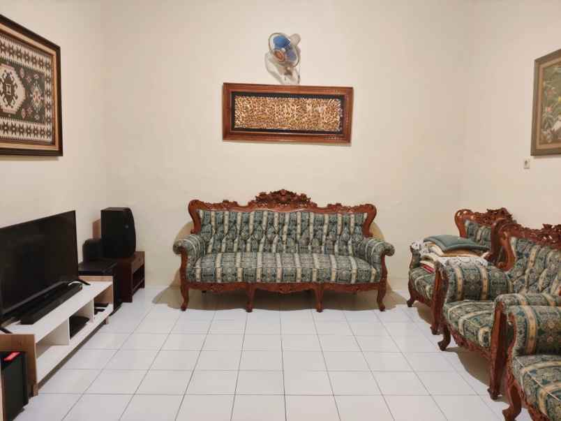 dijual rumah jl kiray 2 no 25 kel