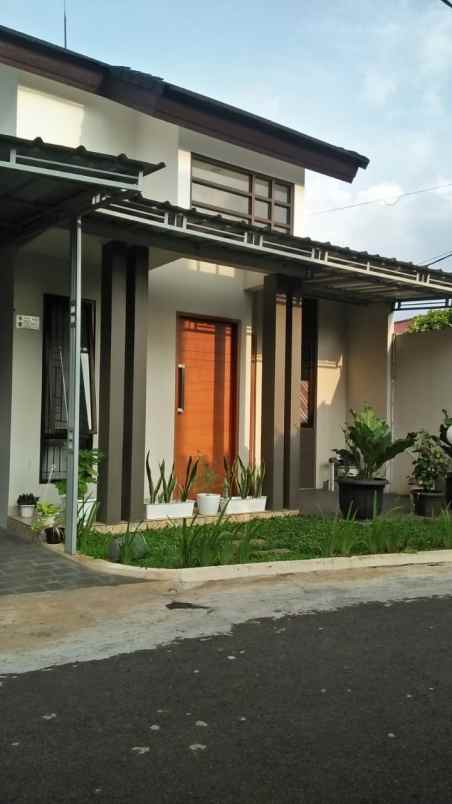 dijual rumah jl mahakam mampang kec