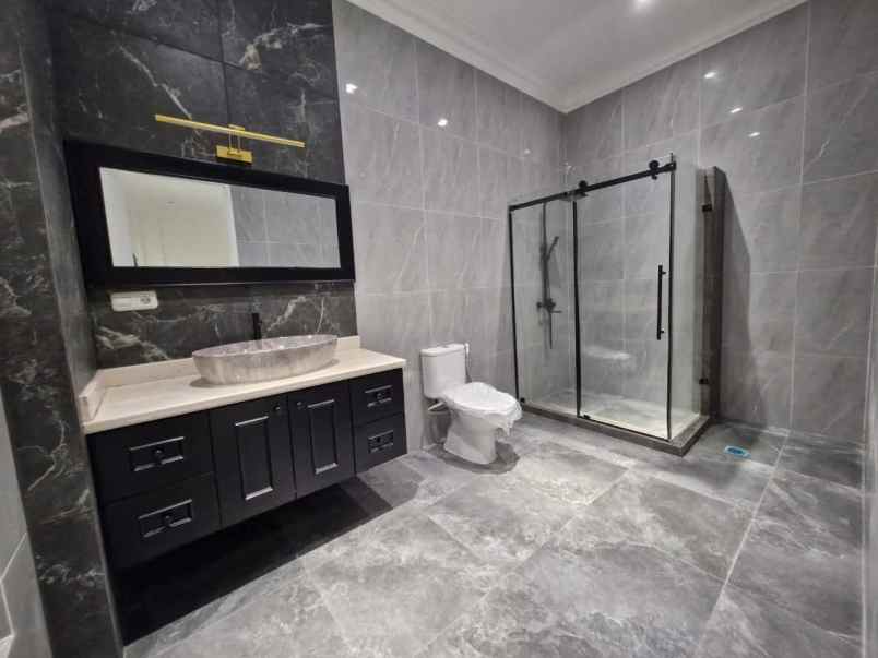 dijual rumah jl meruya selatan joglo