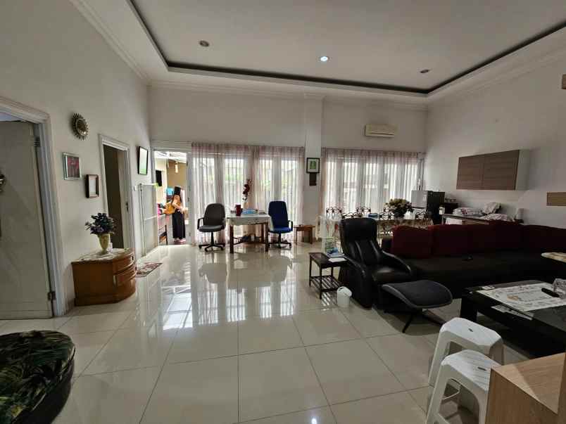 dijual rumah jl muara