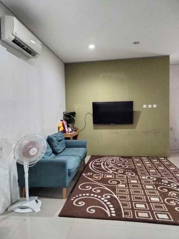 dijual rumah jl mujahidin