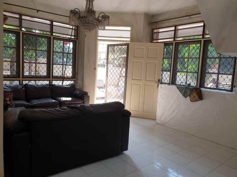 dijual rumah jl oswegia 6 no 3 blok e