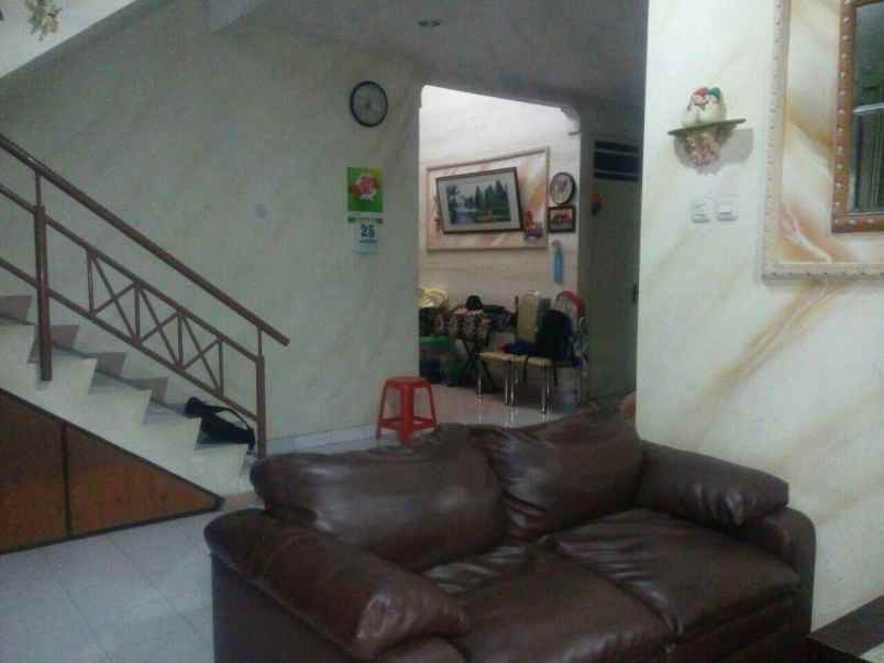 dijual rumah jl oswegia 6 no 3 blok e