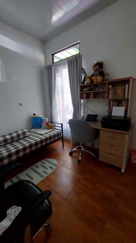 dijual rumah jl pasiluhur padasuka