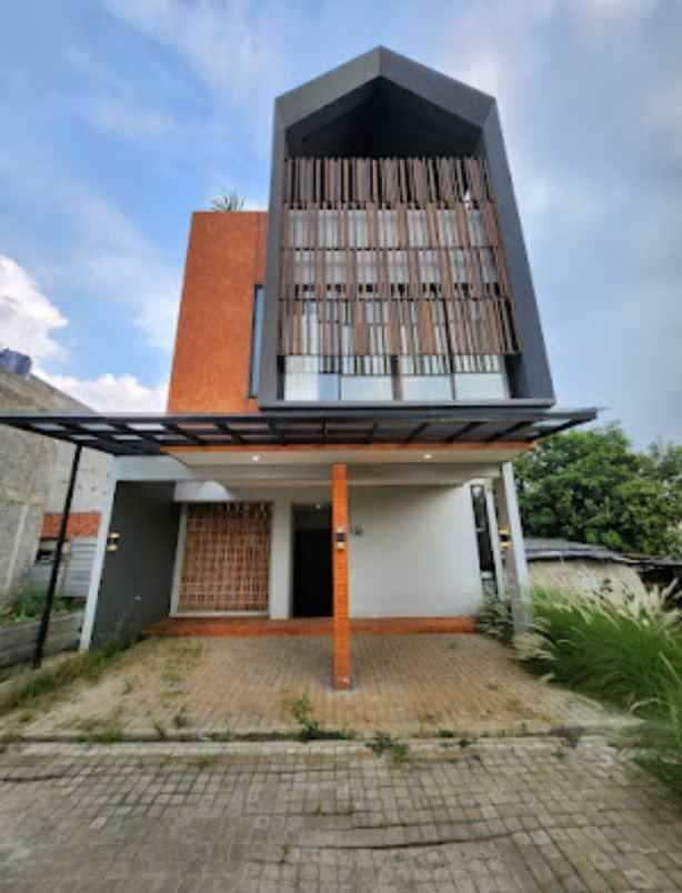 dijual rumah jl pondok betung raya