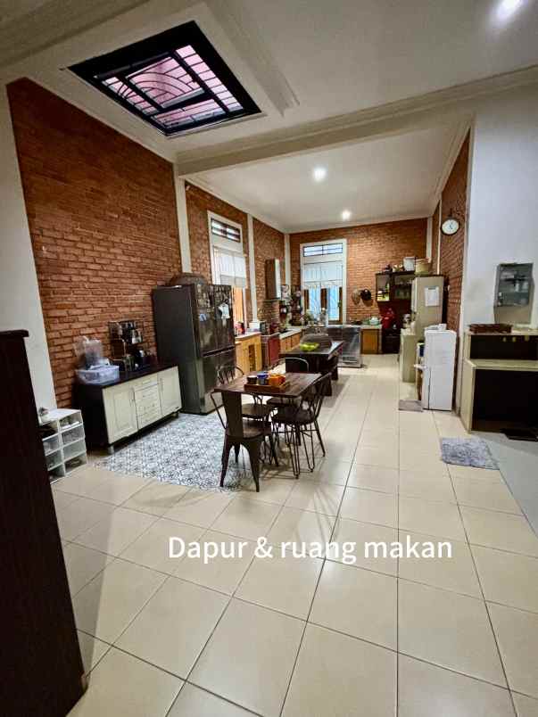 dijual rumah jl pramuka cimandala