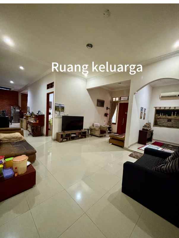 dijual rumah jl pramuka cimandala