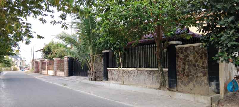 dijual rumah jl rambutan