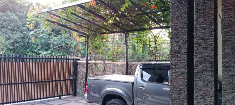 dijual rumah jl rambutan