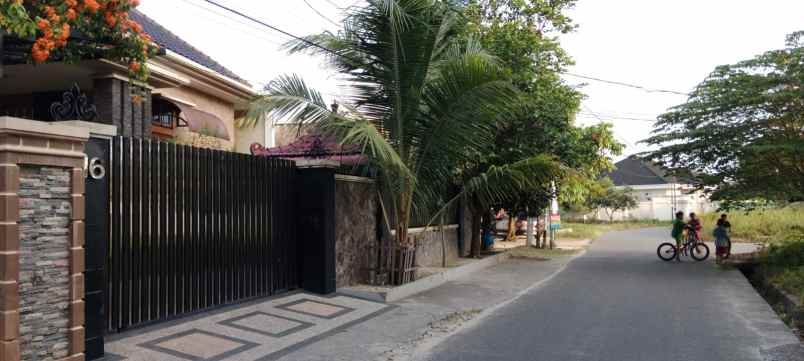 dijual rumah jl rambutan