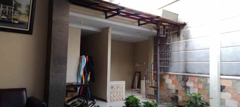 dijual rumah jl rambutan