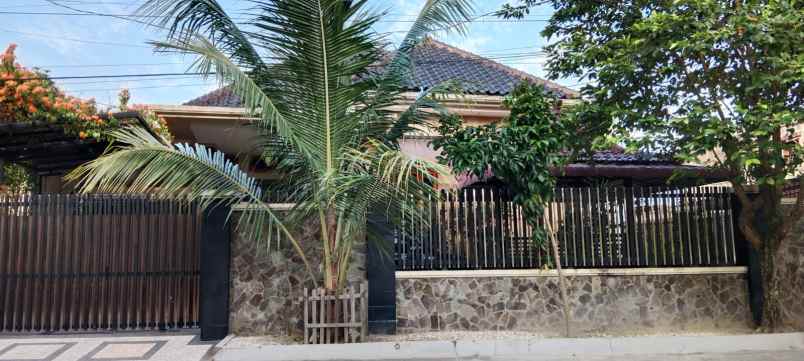 dijual rumah jl rambutan