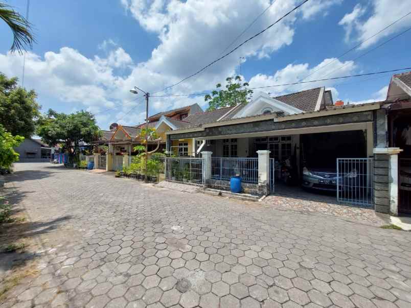 dijual rumah jl raya tajem maguwoharjo