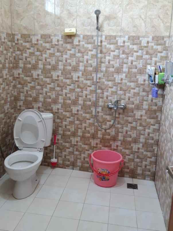 dijual rumah jl saturnus margahayu