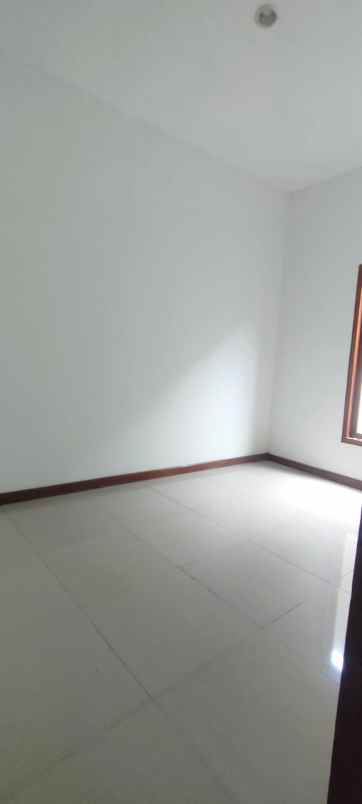 dijual rumah jl sayap cikutra bandung