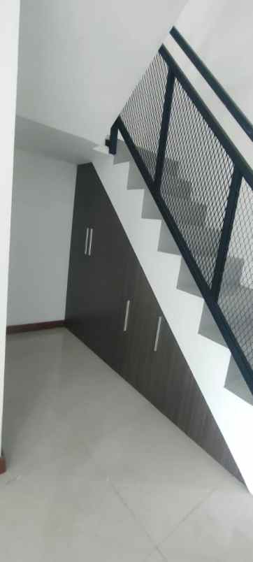 dijual rumah jl sayap cikutra bandung