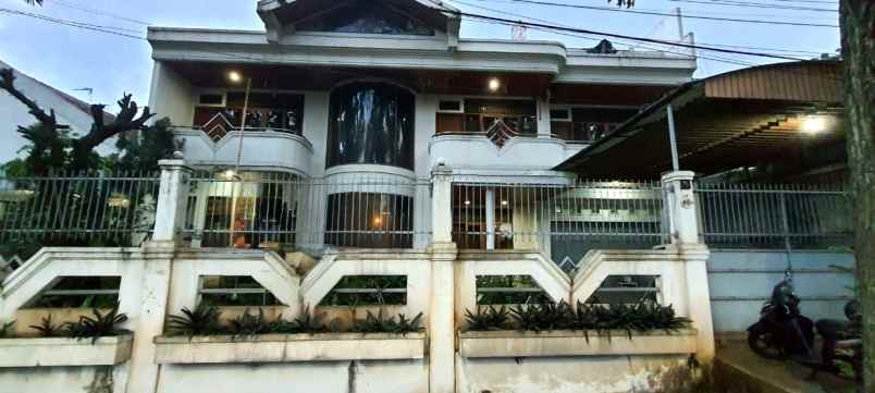 dijual rumah jl sayap pasirkaliki