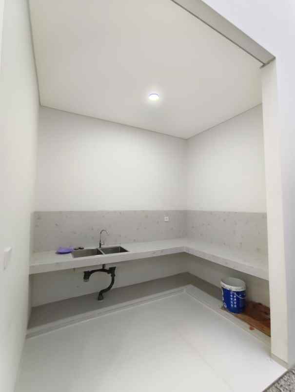 dijual rumah jl sayap setiabudi