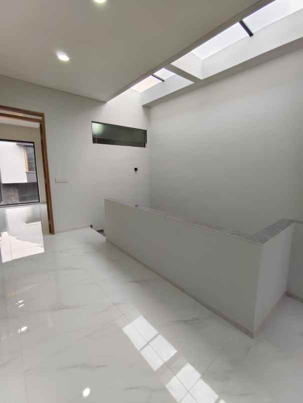 dijual rumah jl sayap setiabudi