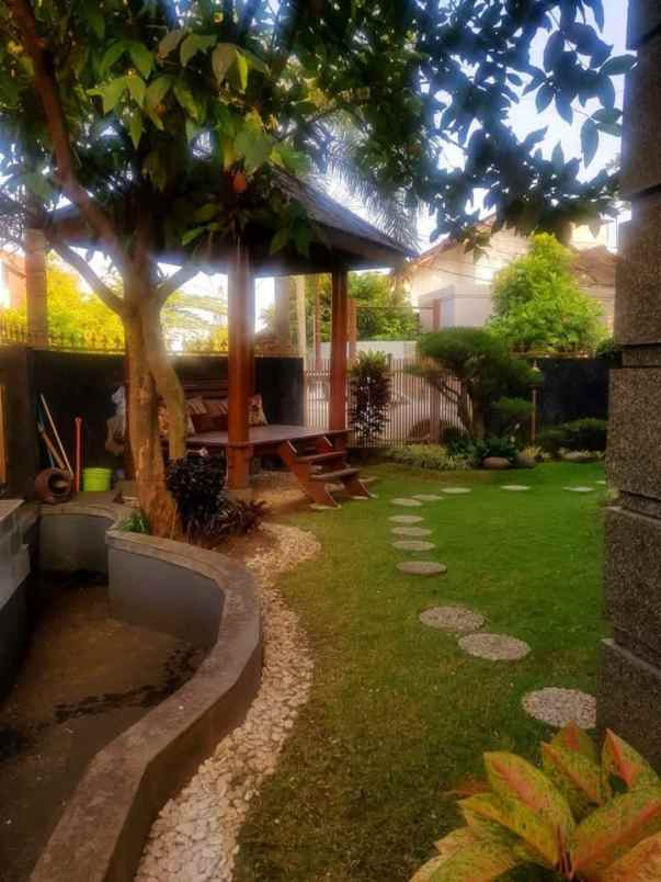 dijual rumah jl setra dago utara