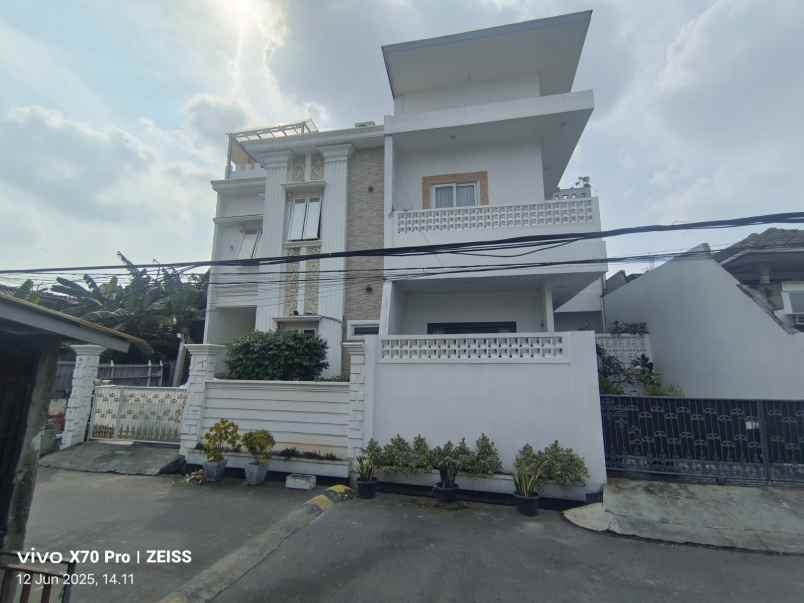 dijual rumah jl swasembada barat kebon
