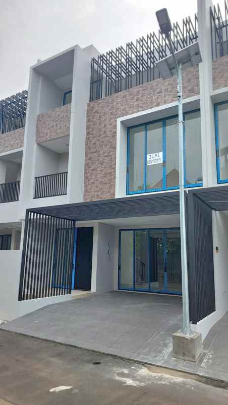 dijual rumah jl taman anggrek rt 002 rw