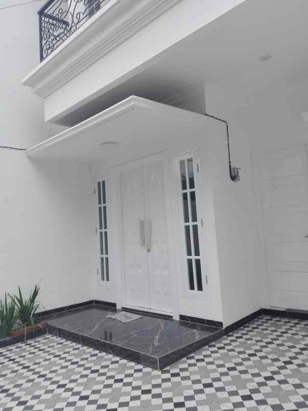 dijual rumah jl taman malaka pondok