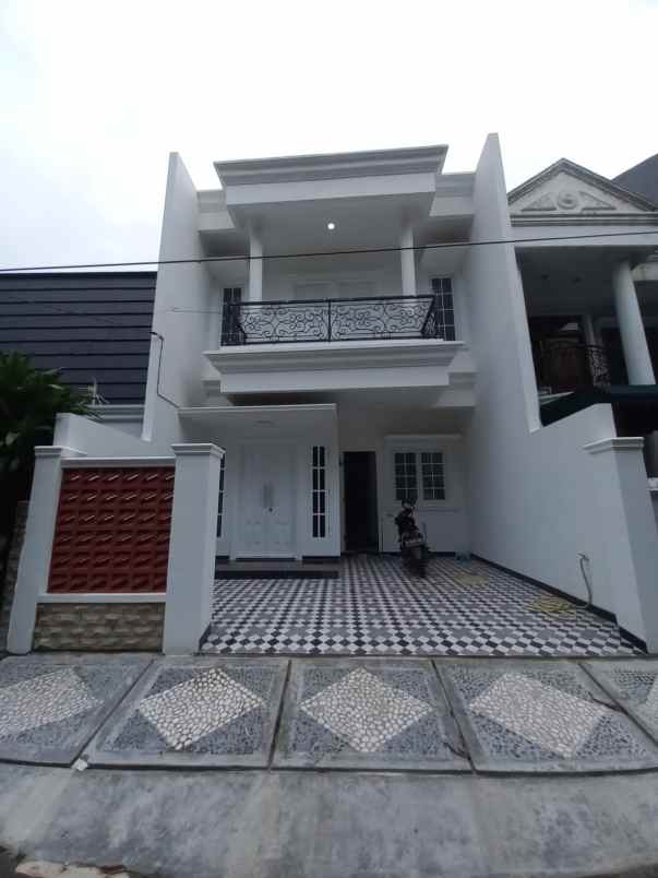 dijual rumah jl taman malaka pondok