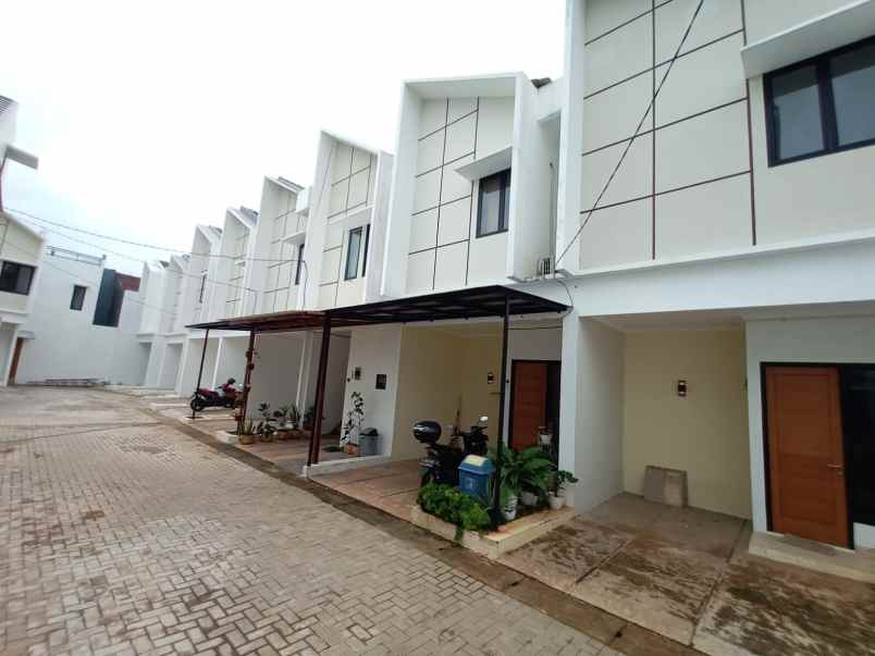 dijual rumah jl tanjung barat raya