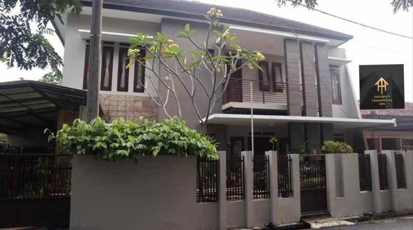 dijual rumah jl turangga buah batu