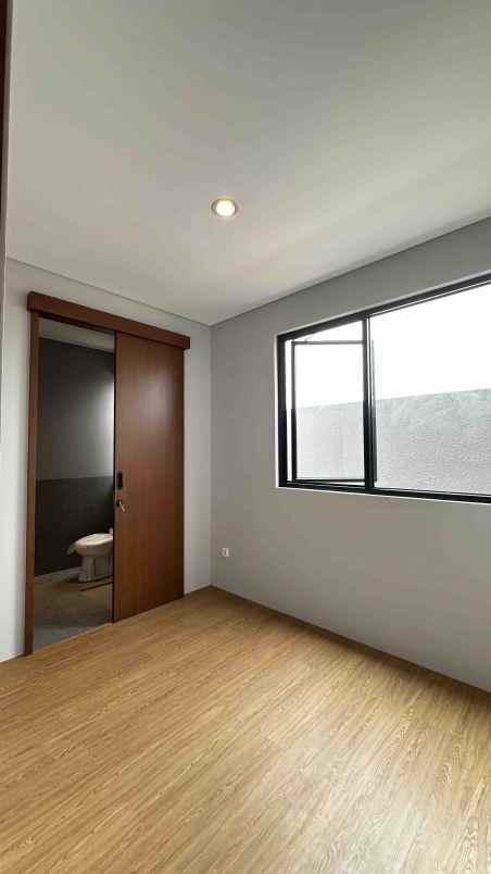 dijual rumah jl w r supratman no 14