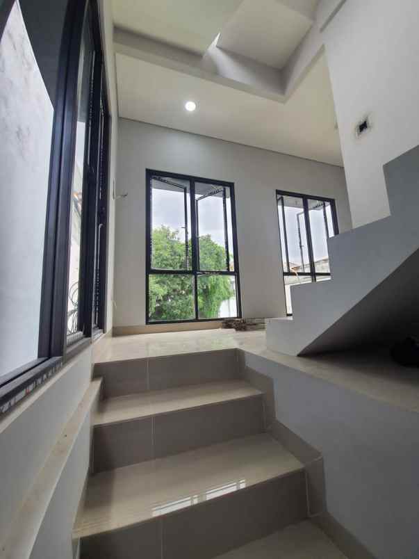 dijual rumah jln raya pondok labu