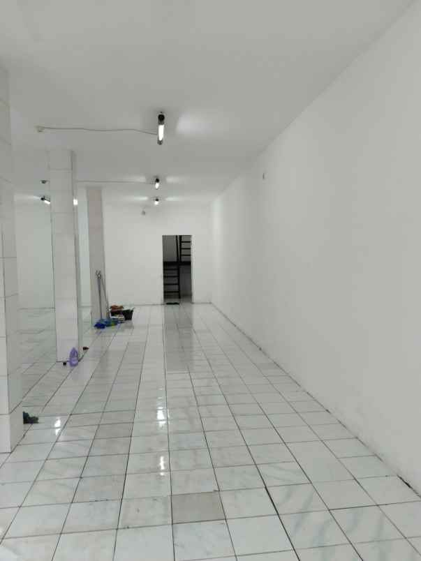 dijual rumah johar baru