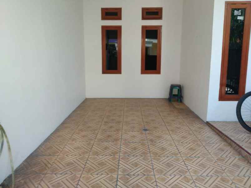 dijual rumah karangsatria